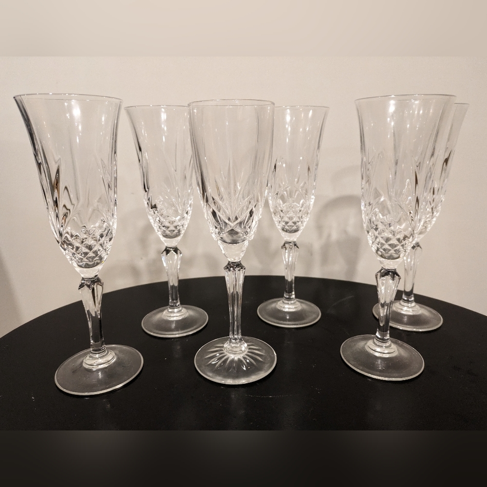 Set of 6 crystals wine hand blown.